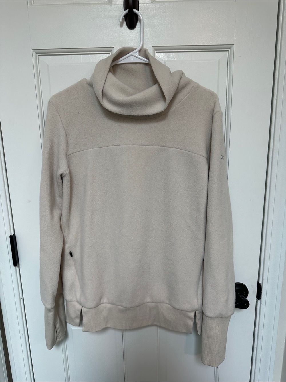 ALO Yoga Funnel Neck Pullover